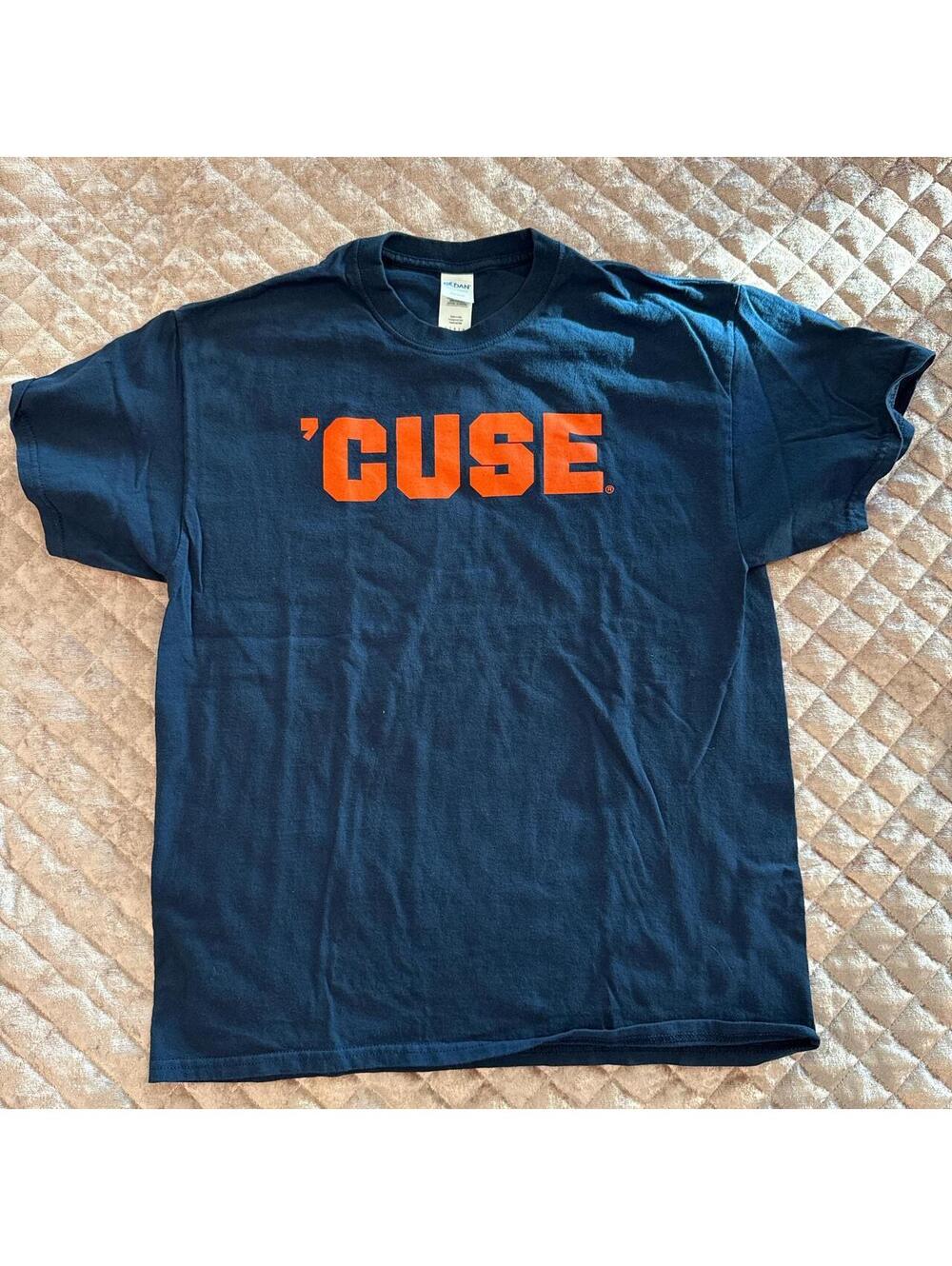 Gildan Men's Navy and Orange Tshirt